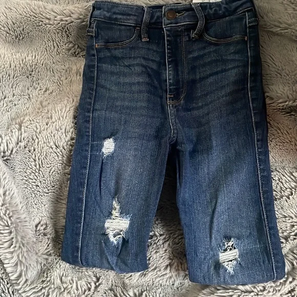 **SOLD Hollister Skinny Jeans - Picture 4 of 5